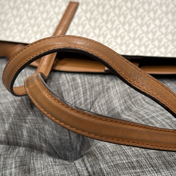 Michael Kors Bag Large Jet Set Signature Travel Tote with Wristlet Set Bag EUC - Picture 16 of 16